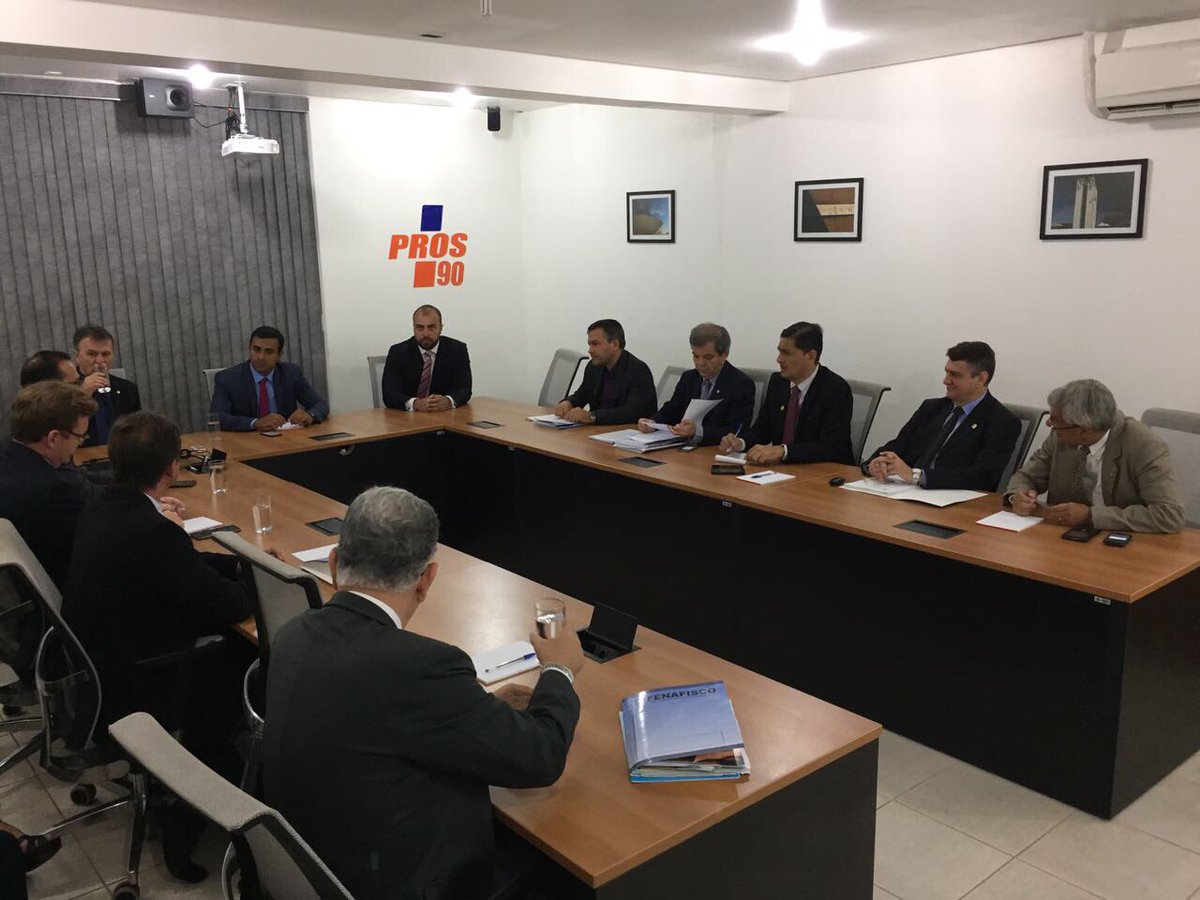 felipebornierrj's tweet photo. Reunião na sede do @prosnacional sobre as questões que envolvem a Reforma da Previdência. #Trabalho #ReformadaPrevidência #PROS90 #PROSRJ https://t.co/WnaB6TvaeN