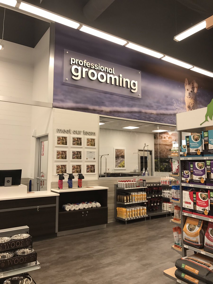 New Huntington Beach Grooming Team are eager to meet the community! Bring pups in for a new 'do or check out our self wash station!#DATlife