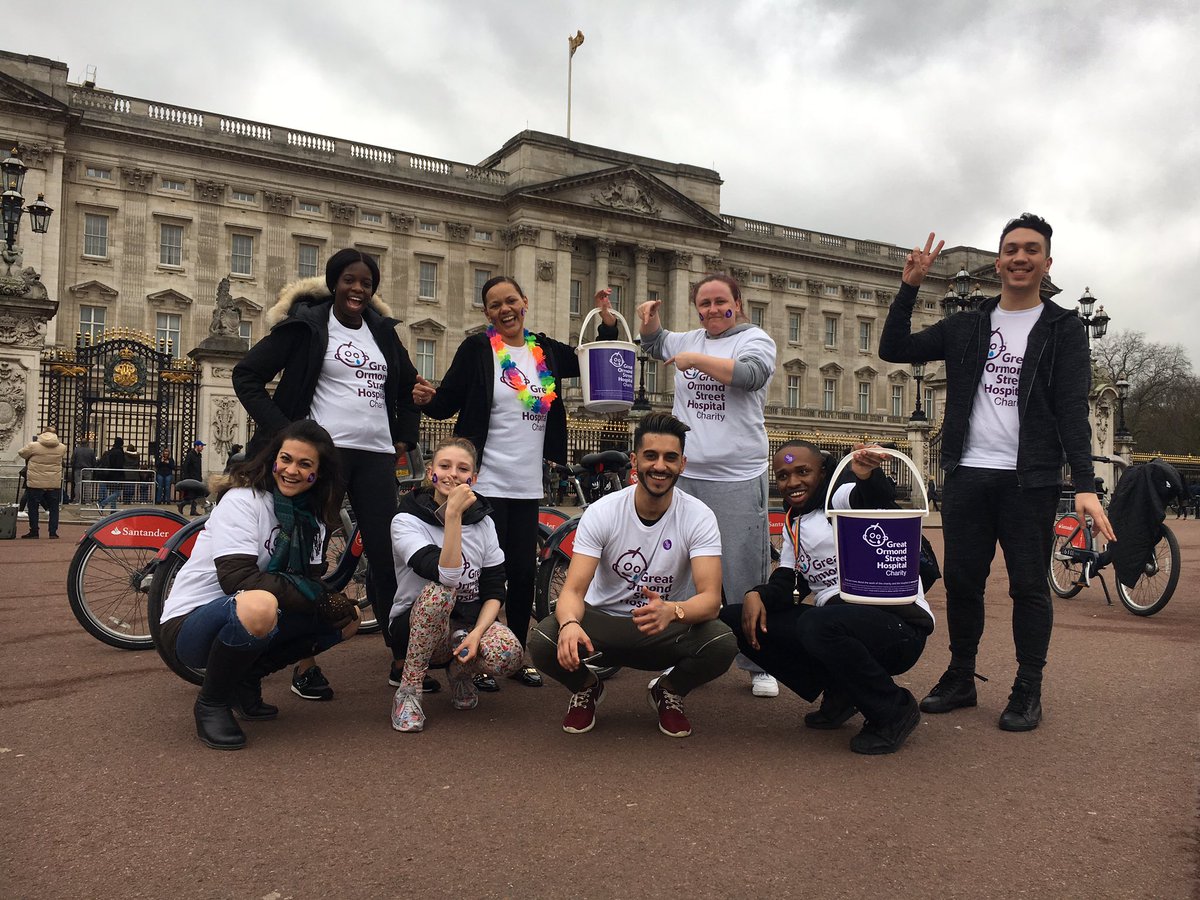 FcCrea's tweet photo. @IAmAntBennett @roisinkearney3 @PIhubOpenings #BuckinghamPalace #PICLAPHAM https://t.co/raKIJ4AOPz