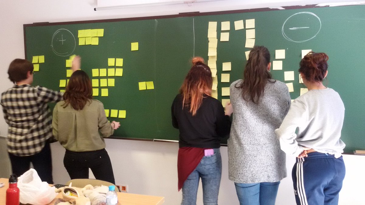 jmprietolobato's tweet photo. Y, también hoy en #RSeIC2017, empezamos a pensar en nuestro proyecto de #animación comunitaria con personas #mayores #ABP #PBL @dsobrino https://t.co/klOLgHpNOh