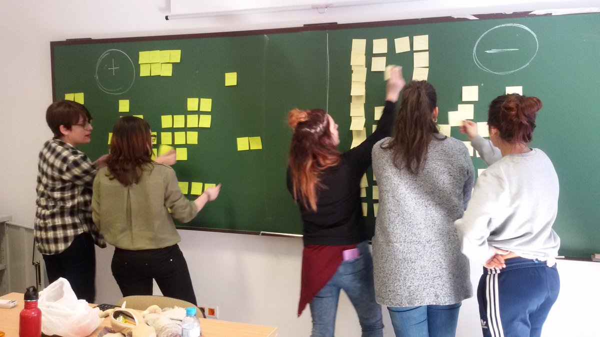 jmprietolobato's tweet photo. Y, también hoy en #RSeIC2017, empezamos a pensar en nuestro proyecto de #animación comunitaria con personas #mayores #ABP #PBL @dsobrino https://t.co/klOLgHpNOh