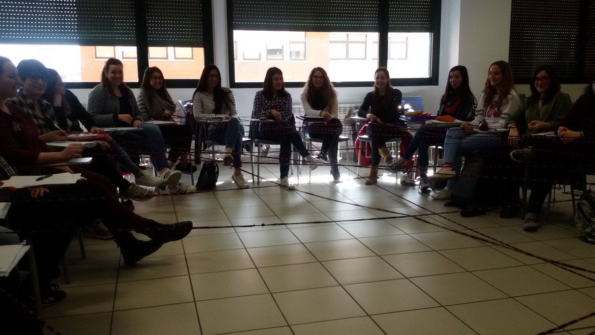 jmprietolobato's tweet photo. Hoy, en #RSeIC2017, hemos hablado de las cualidades de las redes sociales tejiendo nuestra propia red personal #Gamificación #AulaInvertida https://t.co/0W2Kujzd7u