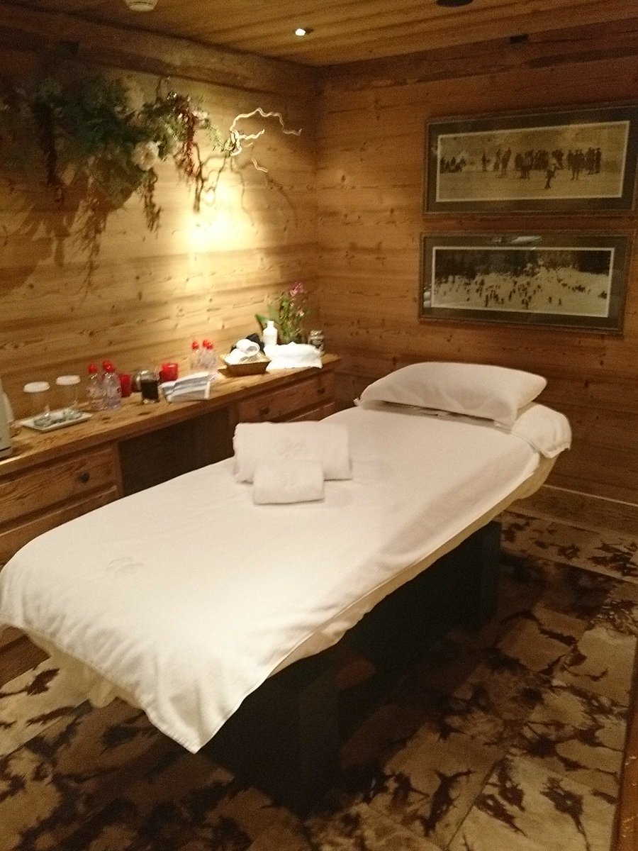 Jamesdhealth's tweet photo. Place of work for the week #osteopathy #massage #wellness #risinghealth https://t.co/9tpngQC0xD