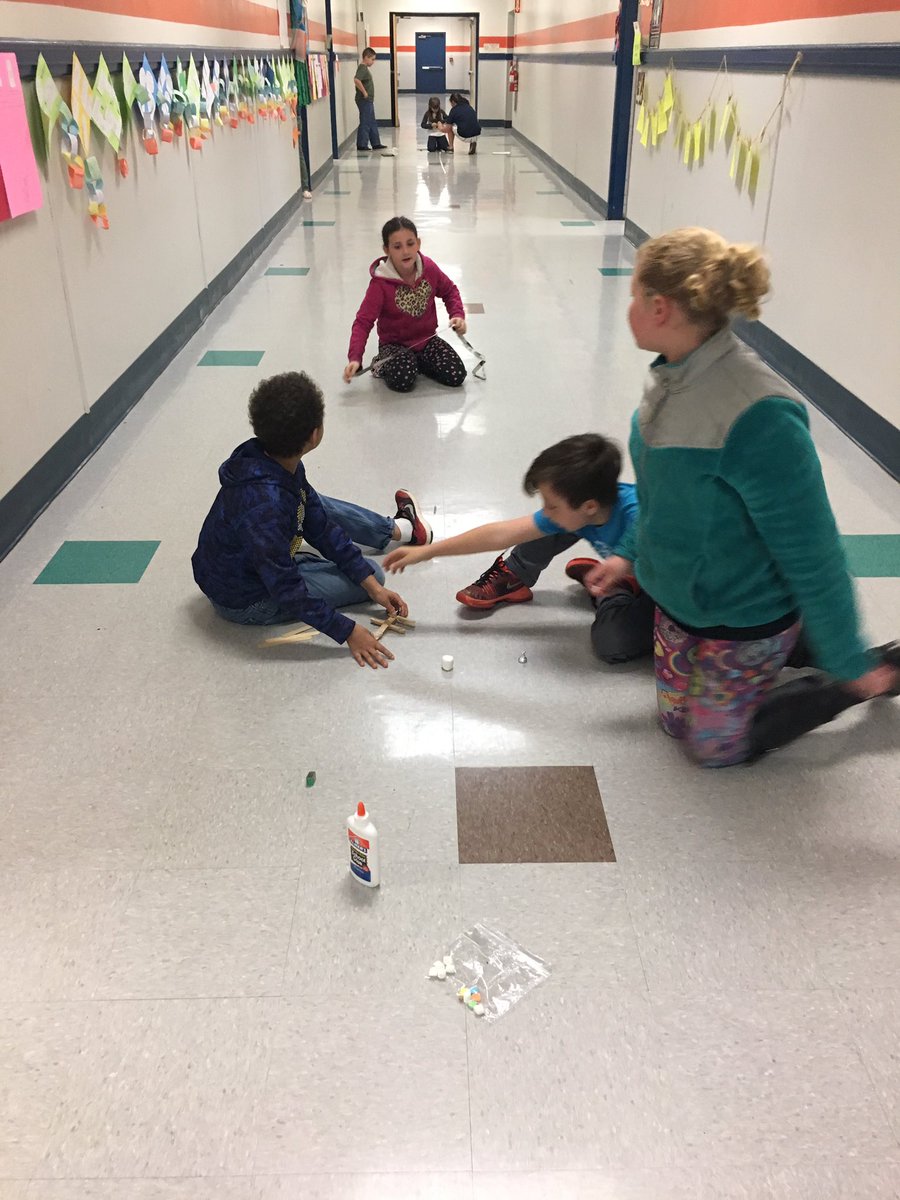 LeopardLadybug3's tweet photo. Testing our catapult! #gcsk12 @KiserElementary https://t.co/Qh2E8HJYww