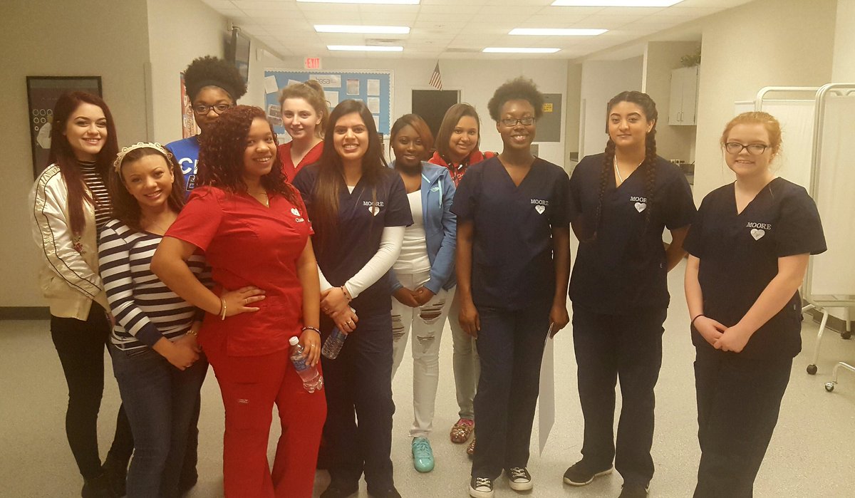 mabma_abma's tweet photo. Moore nursing students providing vision screenings at Smyrna Elementary.  We love working with our neighborhood school #knowmoore https://t.co/XbFOjY9XPc