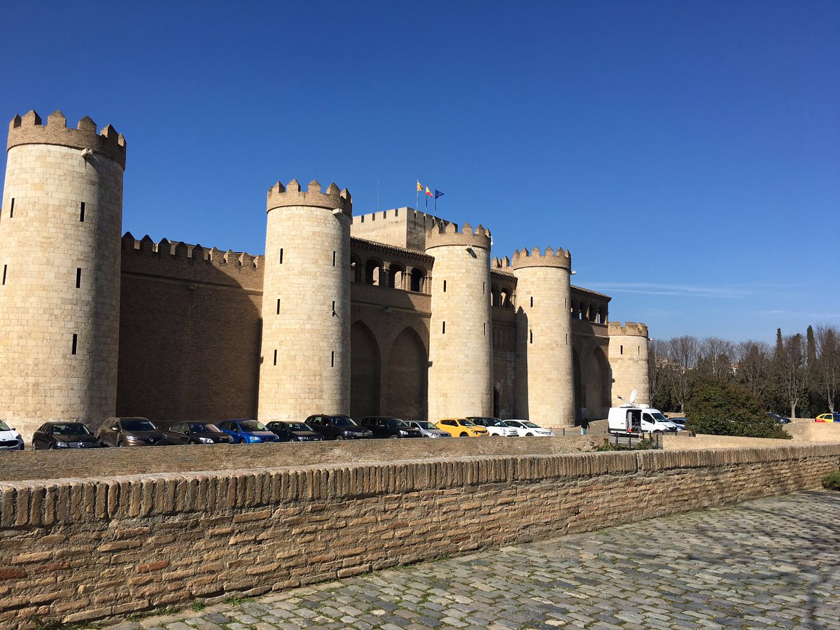 Wataru Funaki 舩木渉 昨日は先輩にサラゴサを案内してもらい バルでcl観戦 ヨーロッパに来て初めて観光らしい 観光をし 世界遺産見ました スペインのご飯が美味しすぎました ありがとうございましたー それにしてもまともな写真撮っていなくて載せ