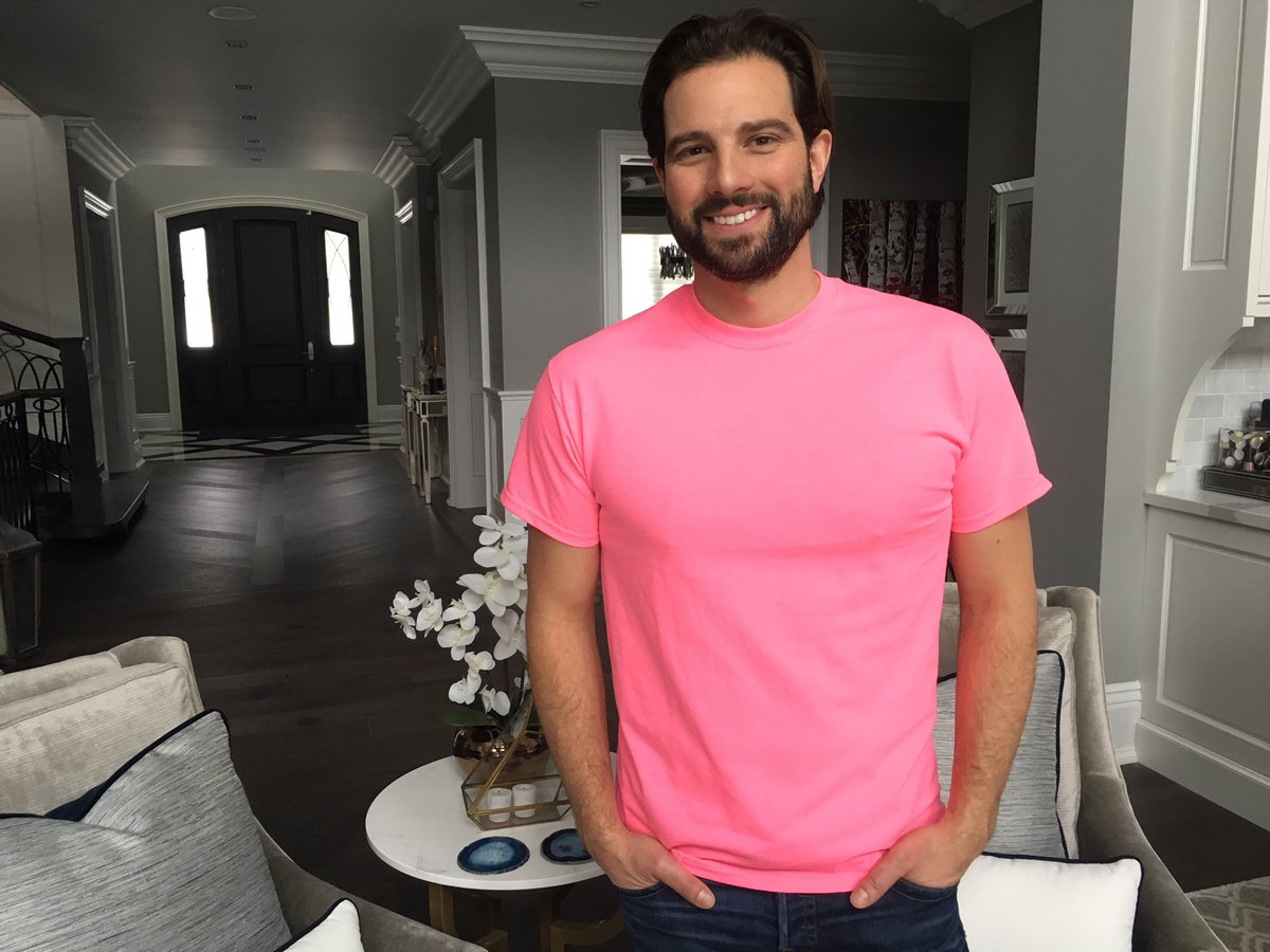 smcgillivray's tweet photo. Real men wear pink, especially when it's in an effort to fight #bullying 💪🏽#PinkShirtDay https://t.co/3KxNBpmKUe https://t.co/7UJp88ETV7