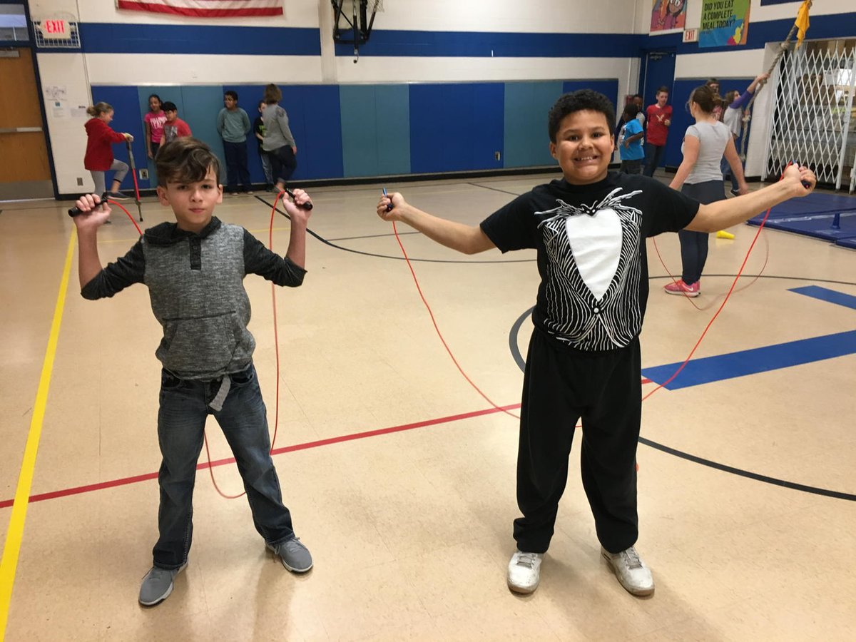 KrisRiffe's tweet photo. 5th Graders having a blast at their 'Jump Rope for Heart' event #teamtwain https://t.co/R8xDNVLEI6