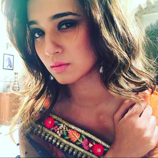 holyshivik's tweet photo. selfie game is strong #vitharv #JanaNaDilSeDoor https://t.co/4X7pZVPCV7