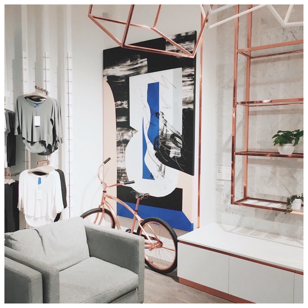 #Fashion + #Art + #Design = perfect #readingweek 💖 Have a great break #RyersonUniversity! 🤗 #RADmag #magazine #Toronto