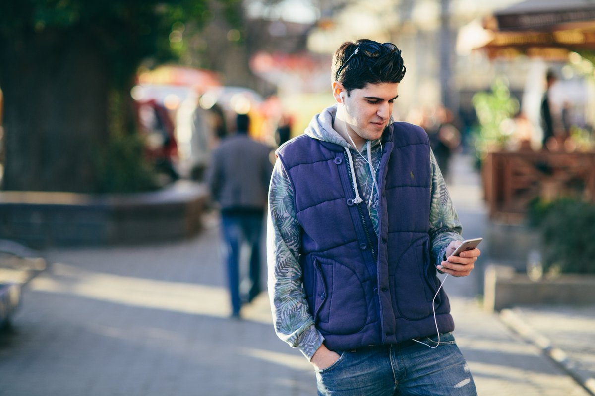 LikeMe_Life's tweet image. We do believe communication makes the world a better place. It brings people together and makes the world open.#LikeMe #socialmedia #startup