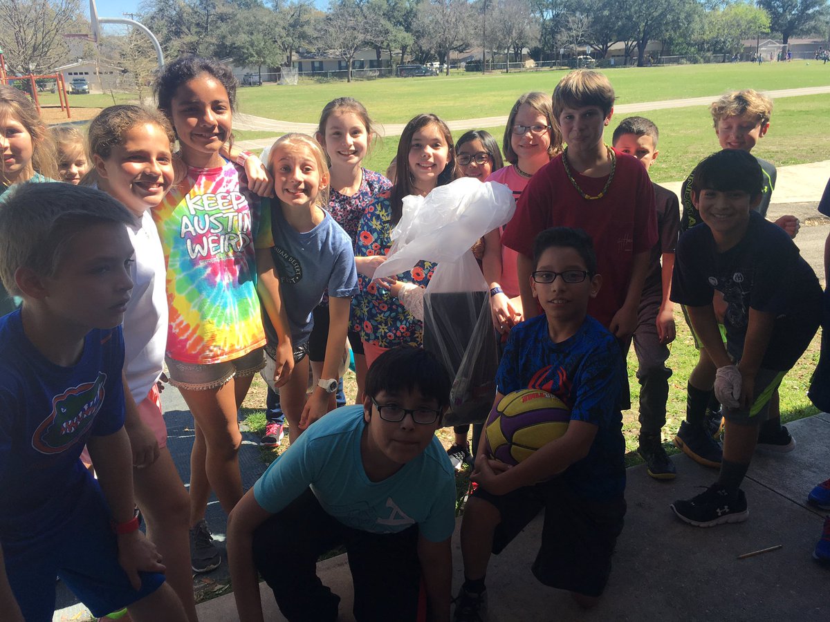 5th grade AB students doing a little community service during class after the tornado hit around the school.   <a href="/WoodridgeElem/">Woodridge</a> <a href="/AHISD/">Alamo Heights ISD</a>