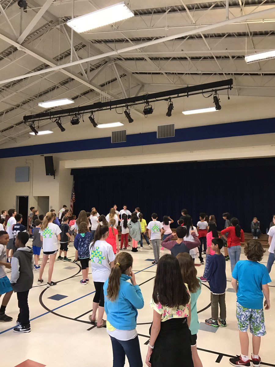 Brinker5th's tweet photo. Renner PALs teaching 5th graders team building! https://t.co/L5oKA0Tmji