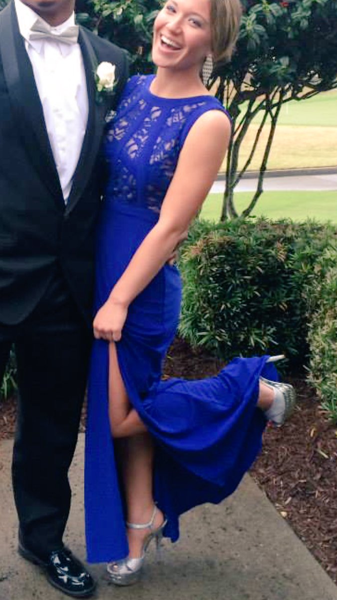 gracieOVO's tweet photo. SALE/RENT dm me for details! #prom2017 #RENT2017 #promsale both size 0 https://t.co/Rzg5eem0fQ
