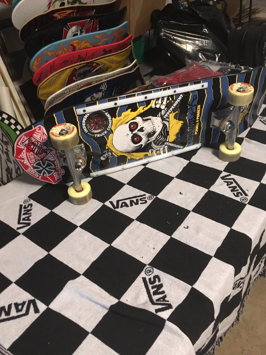 ChuckVansShow's tweet image. Went back to riding ol faithful @powellperalta #powellperalta #bonesbrigade #riptheripper #independenttrucks #vans #oldskool #skateboarding