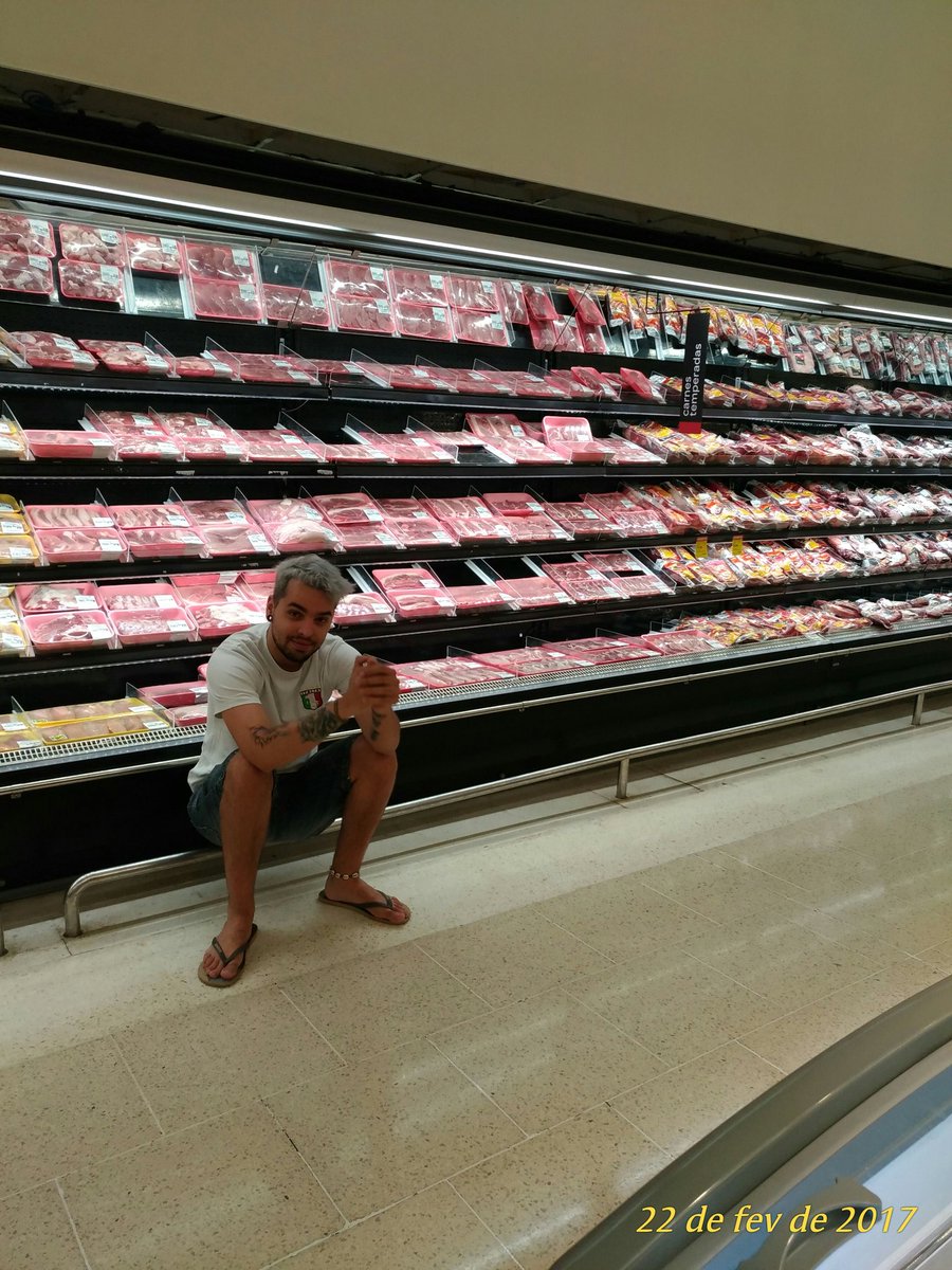 jppigosso's tweet photo. Quando bate aquele calor insuportavel... https://t.co/F4KQrH25xd