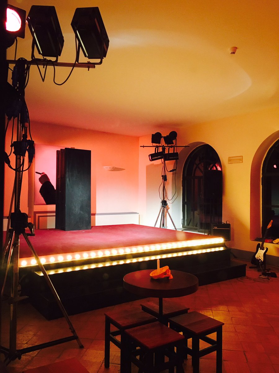c__desiree's tweet photo. Le luci della ribalta si accendono per la prova generale di HamletMaschine regia di Tommaso Capodanno  #HeinerMuller @accademiadamico https://t.co/jcBaVBSrEU