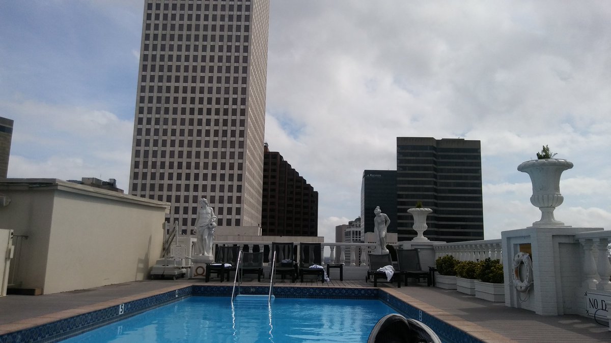 Dre_ILL's tweet photo. On the last day, he rested. Back on the plane, back to work.  #OneDayVacation #Rooftop #GoingBackToCali https://t.co/dJMuB35Gtj