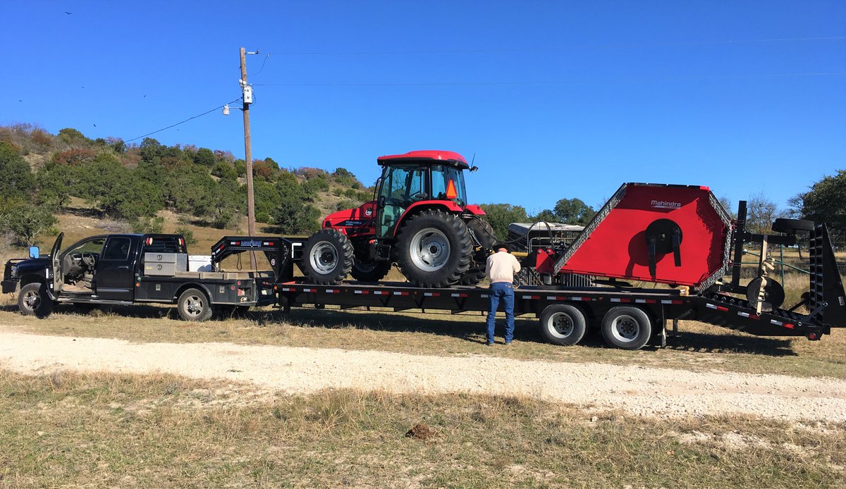 ReidsTripleT's tweet photo. #Delivered @Mahindra_USA #tractor #BatWing to #fantastic #RoundRock #customer. The @loadtrail #loadmax #trailer #towed w/ease #atx #mahindra https://t.co/S4ObxJGK2C