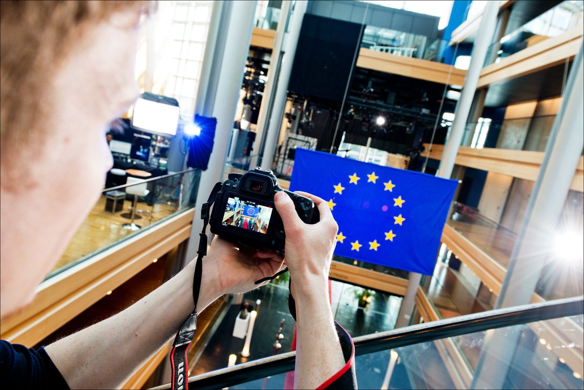 Europarl_AT's tweet photo. Idee für ein #Partnerprojekt mit dem #EP? Bis 28.02. für das #Förderprogramm für #Medienprojekte bewerben -> https://t.co/GeOvWX2F6a https://t.co/V90ZYB6hd3