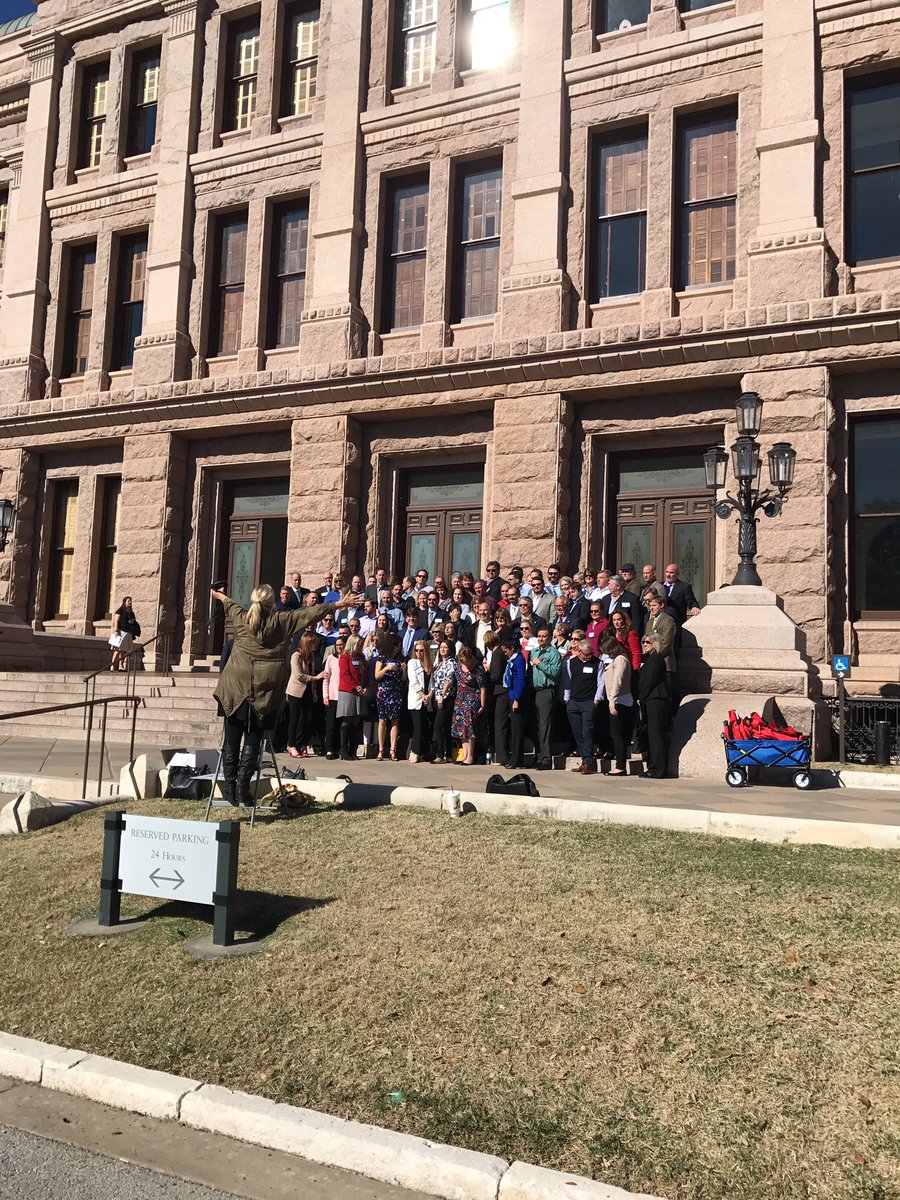 Mirleaschool's tweet photo. #farmersread #farmeravid #austincapitol @MrsRass https://t.co/0GEvmNzFzz