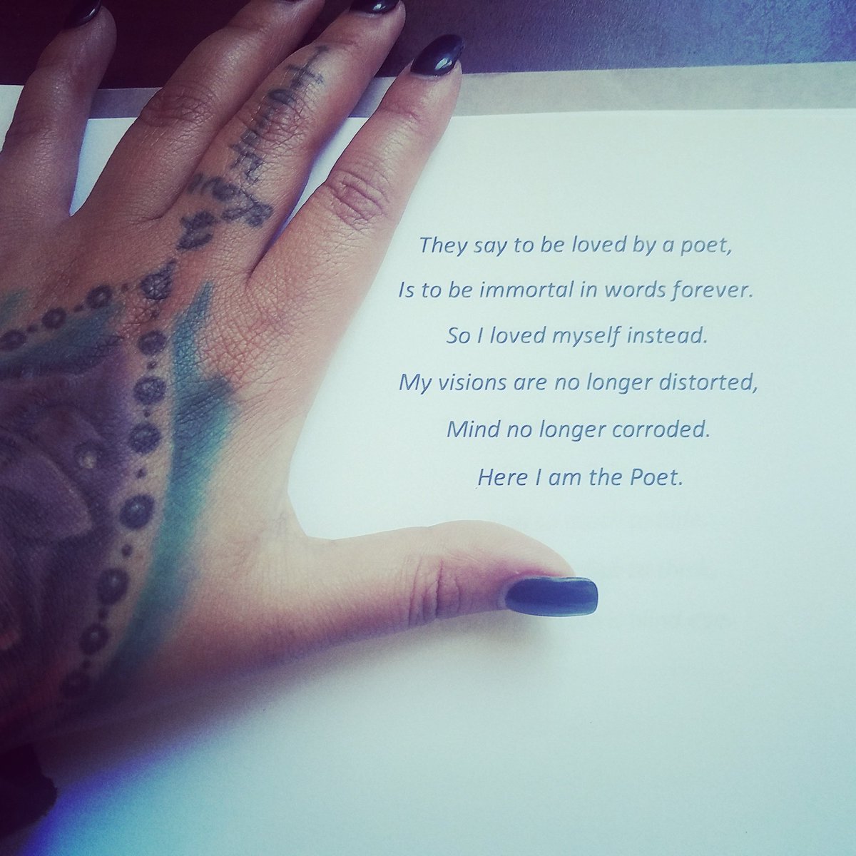 LilMzNunez15's tweet photo. Here I am the poet #veemarie #perfectpoetry #mybrokensilence https://t.co/MLVXthzlvA