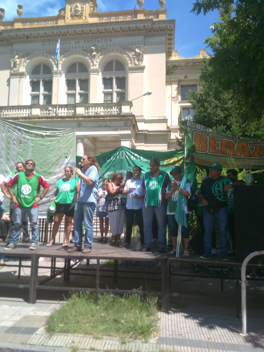 ATEBERAZATEGUI's tweet photo. 22/02 JORNADA DE LUCHA FRENTE AL MINISTERIO  DE Educación DE LA PCIA. DE BUENOS AIRES @oscardeisasi https://t.co/fKuPv9rhZu