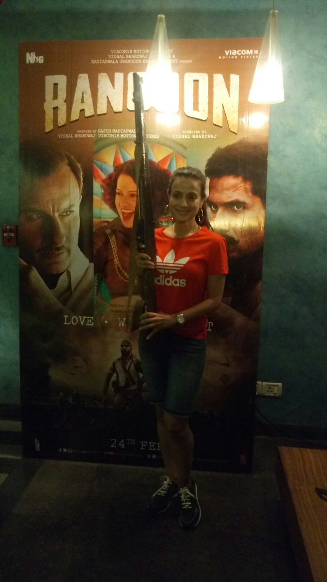 NGEMovies's tweet photo. .@ameesha_patel is all geared up for the #RangoonScreening. @WardaNadiadwala @RangoonTheFilm https://t.co/xba1viryLT
