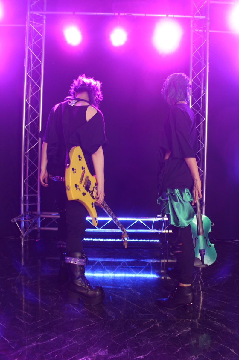 MNT_666's tweet photo. 【コス/おそ.松/年中】
#FUJIOROCK
悩む迷う茨の視界
迷い猫は鈴を乞う
+・+・+・+・+・+・
🐾壱くん:原さん
💫JADE:水音
カメラ:あくあさん https://t.co/XhDC9IgaSG