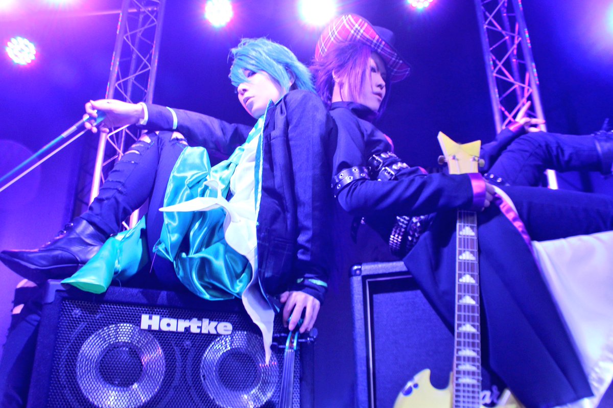 MNT_666's tweet photo. 【コス/おそ.松/年中】
#FUJIOROCK
悩む迷う茨の視界
迷い猫は鈴を乞う
+・+・+・+・+・+・
🐾壱くん:原さん
💫JADE:水音
カメラ:あくあさん https://t.co/XhDC9IgaSG