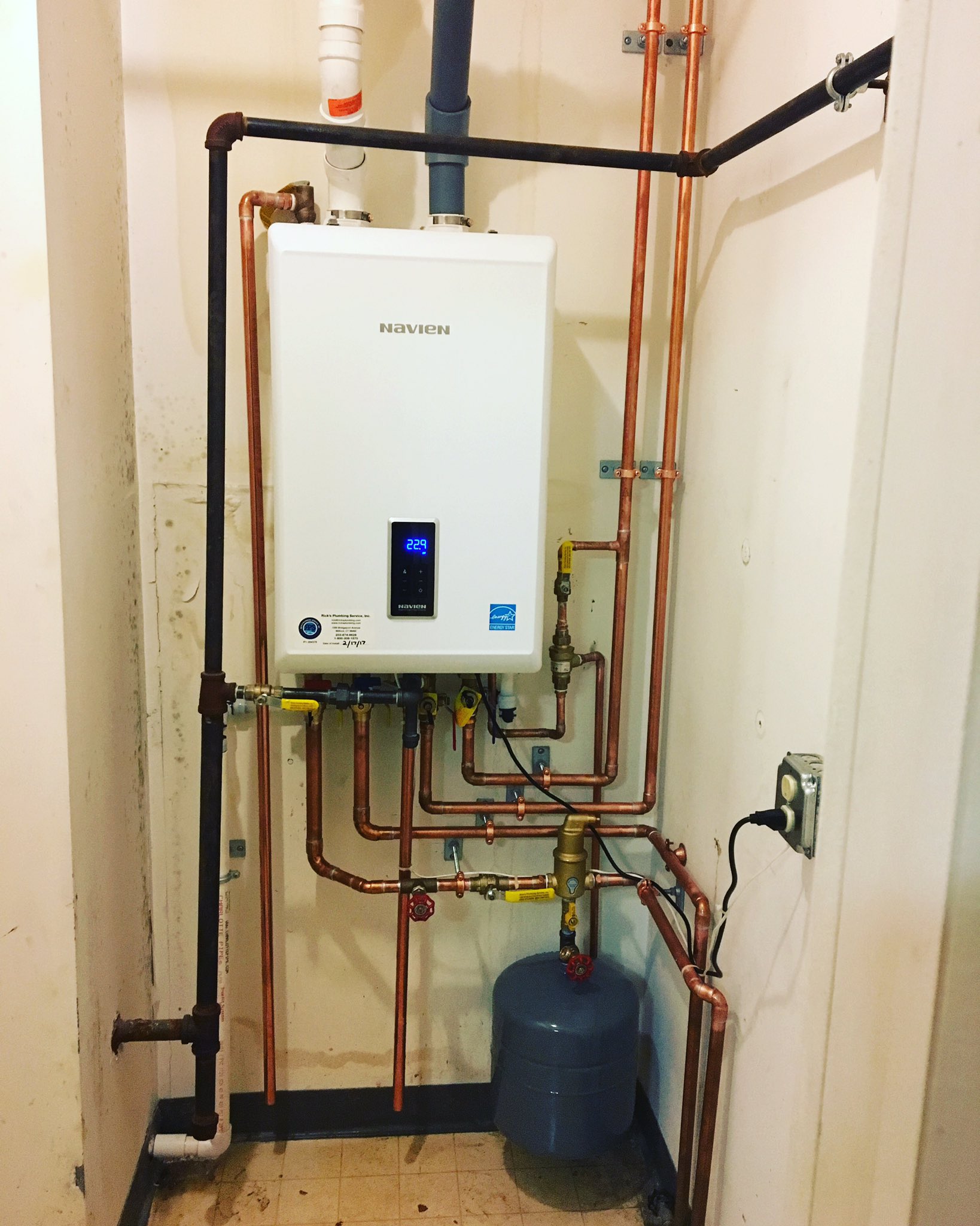 J Sully- on X: #navien NCB180e #tankless #combiboiler fully in a sm 3rd  floor apartment. #longday #muchostairs #jsully #heatingConsultant #ct  #green https://t.co/BWNObPnUuP / X