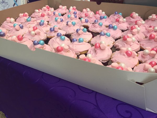 kcoltherd1's tweet photo. Mmmm cupcakes for #pinkday in the SCAET building at Sheridan college 💗💗 https://t.co/J41SxfWCpB