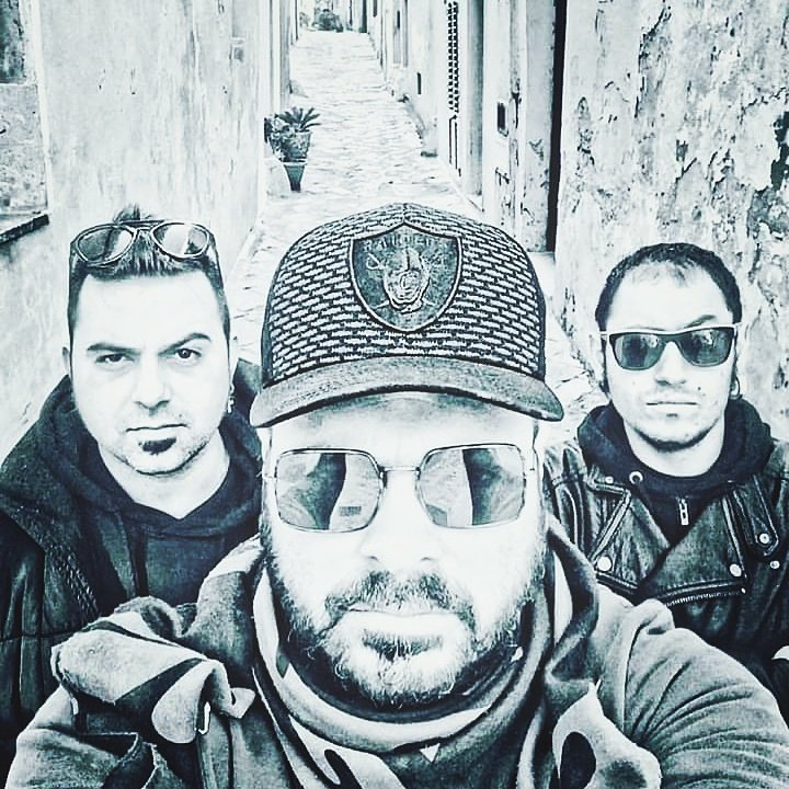 APRESLACLASSE's tweet photo. Paura e delirio a Galatina.#apreslaclasse #mortalcombass #puccia #cesko https://t.co/4dAc3uUCw5