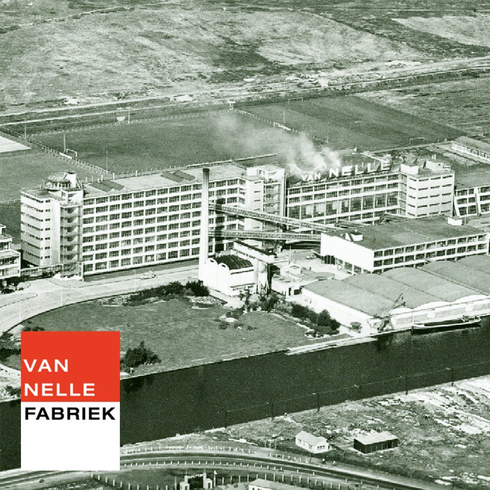 cvvnof's tweet photo. De #VanNelleFabriek was z'n tijd ver vooruit: met sportvelden was 't een plek waar je wilde werken en je er als werknemer thuis moest voelen https://t.co/qLATSgw3vj