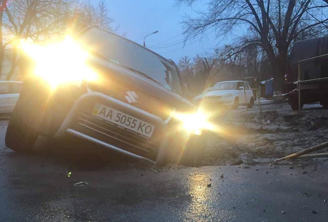 Весна покажет, кто где в Киеве ходовку разобьет #ДорогиКиева #ЯмывКиеве thekiev.city/read/articles/…