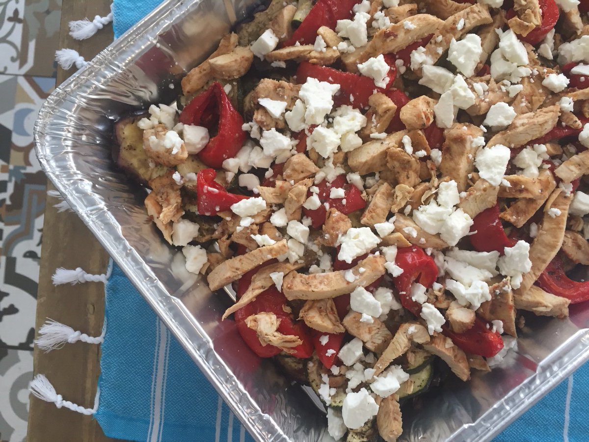 alfaPieHouse's tweet photo. Marinated red peppers, Greek feta, all-natural chicken Mediterranean Salad keeps your waistline in check. Made fresh every day. #DCeats https://t.co/AJTxUEgbP9