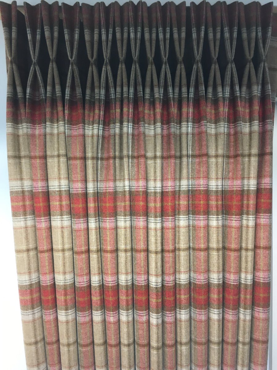 jackson_joanne's tweet photo. Tartan wool curtains all #pleatedtopattern
Fabric is Balmoral in clementine supplied by Chess Designs 💕 https://t.co/ixODMwW3Ms