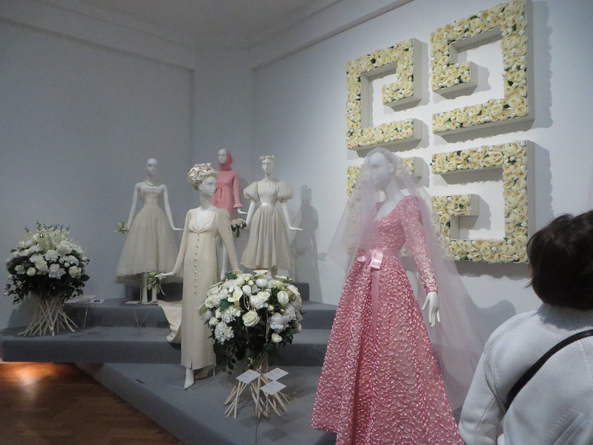 jeevanooijen's tweet photo. Weer zo'n prachtige expo in @gemeentemuseum in #DenHaag. Dit keer #DeGivenchy. De roze jurk van Audrey Hepburn blijft mijn favoriet. https://t.co/FTeTXOghSl