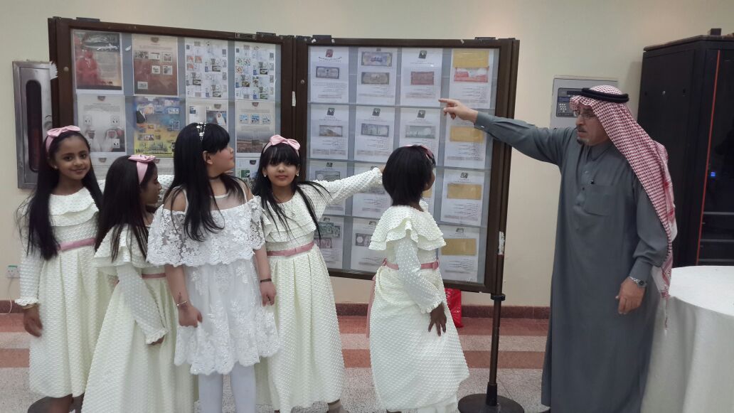 مشاركة الجمعية قي برنامج المجتمع وعون اليتيم تحت رعاية وكيل وزارة العمل والشئون الاجتماعية الدكتور عبدالحكيم الشهراني الاحد 22/5/1438الرياض