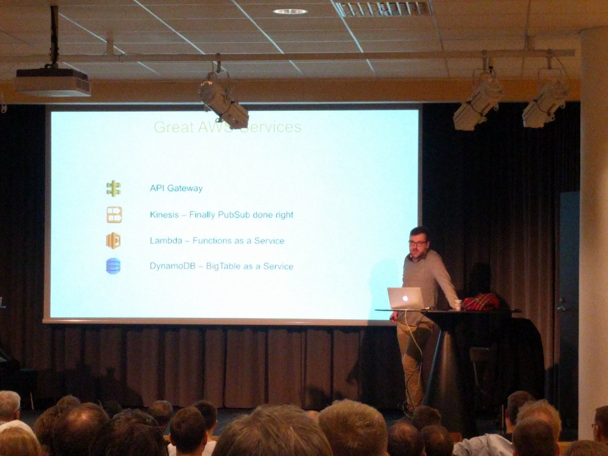 Rikard_Thulin's tweet image. Tomas Riha talking about Serverless Architecture #javaforum