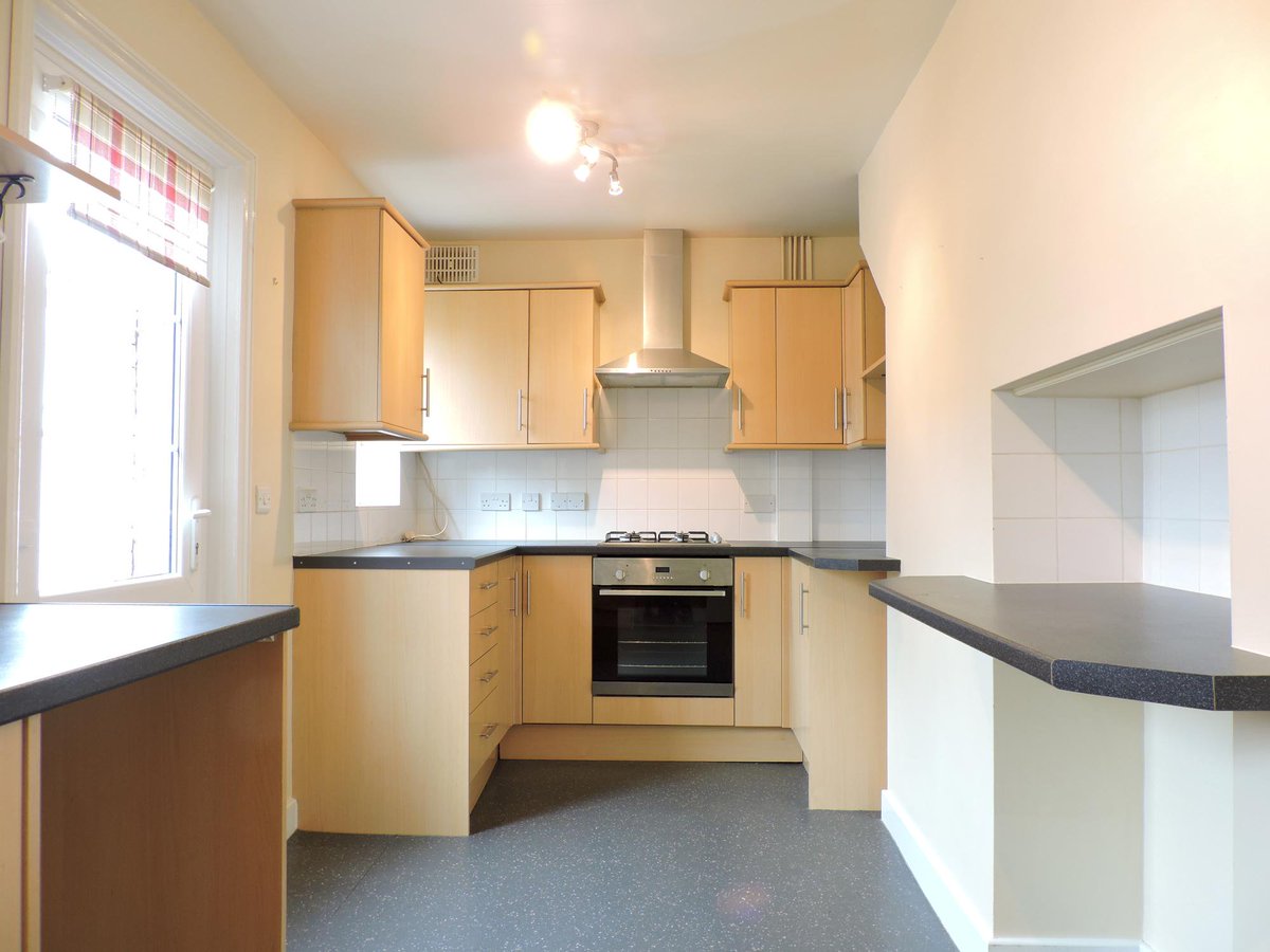 @PropertyHants <a href="/IanCope/">Ian Cope</a> <a href="/Neal_Ball_AM/">Neal</a> <a href="/LeadersFareham/">Leaders Fareham</a> How about a country cottage in the town?!