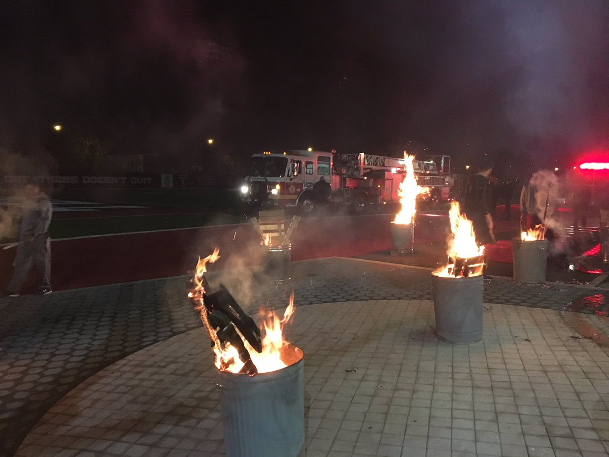 CoachRyanHorton's tweet photo. UNBELIEVABLE workout this morning with @PhillyFireDept!!! Big Thank You to all the Men and Women who came out and made it happen! #5AW https://t.co/LwAhh160Qf