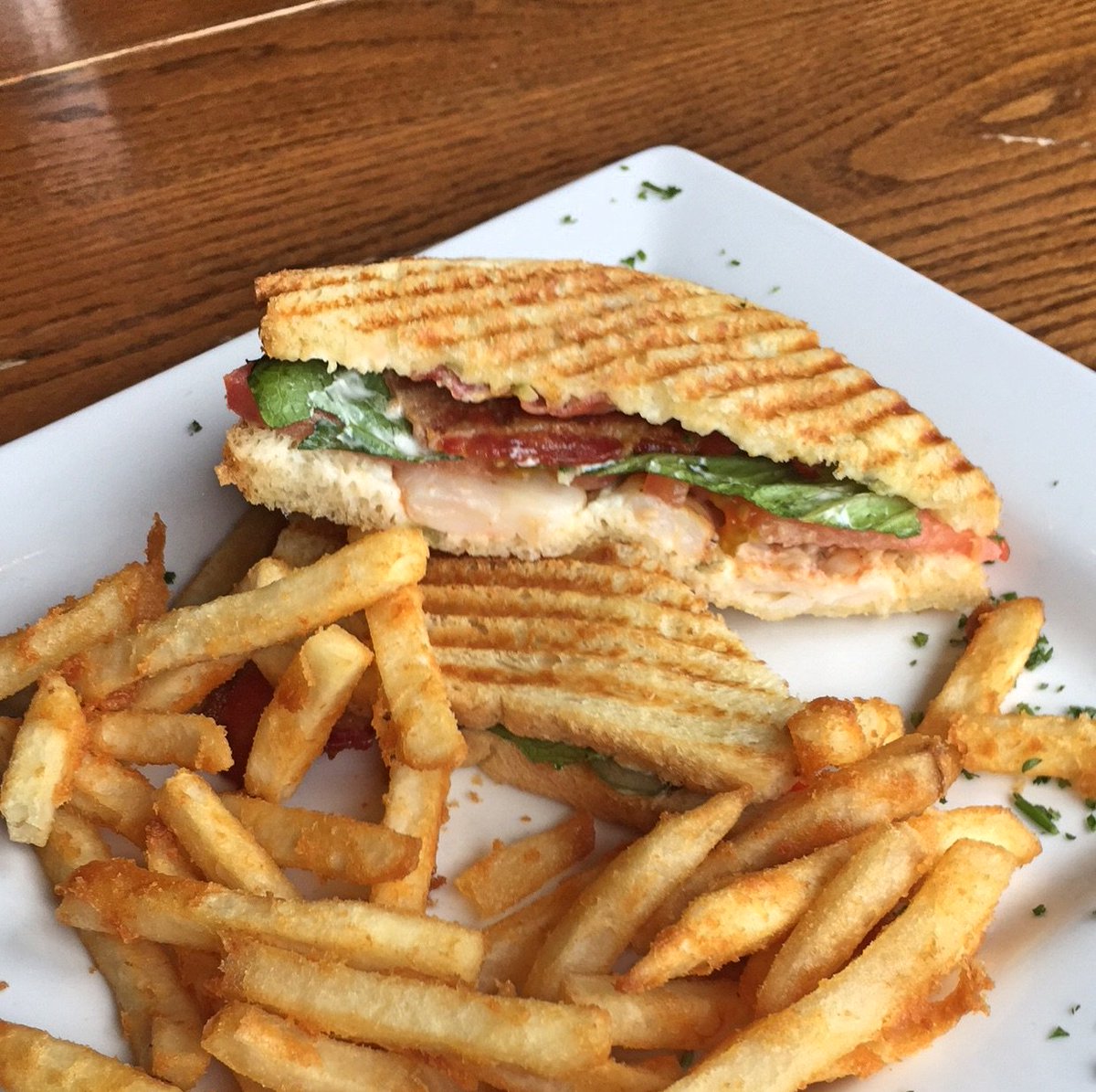 CajunsLR's tweet image. Ready for something different than the everyday lunch? Join us for a Grilled Shrimp BLT!!! #lunchwithaview #deliciousoptions #CajunsWharf