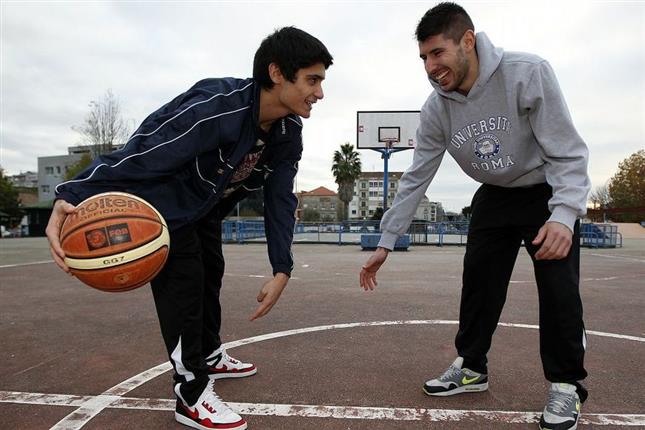 BaloncestoESP's tweet photo. Reportaje imprescindible #LEBOro #LEBPlata Erik y Sergi Quintela o cuando los gemelos golpean en cruzado y paralelo https://t.co/J9hoARX1ZC https://t.co/ceW7cGa11A