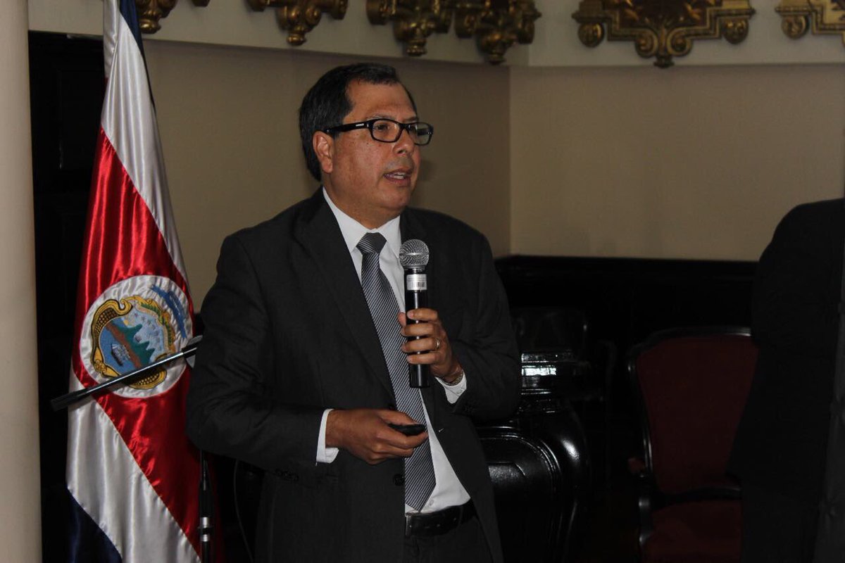 Silvia_SanchezV's tweet photo. El Dr. César Gamboa Peñaranda del Ministerio de Salud, nos expone con el tema:"Indicadores del Cáncer en Costa Rica" https://t.co/CGJzBJhXke