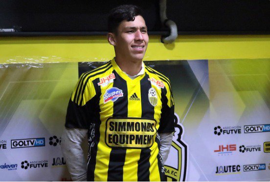 De manera oficial <a href="/nahuelferra/">Nahuel Ferraresi</a> es nuevo jugador del <a href="/DvoTachira/">Deportivo Táchira FC</a> le deseamos el mayor de los éxitos departe de nuestro staff! ¡Bienvenido!