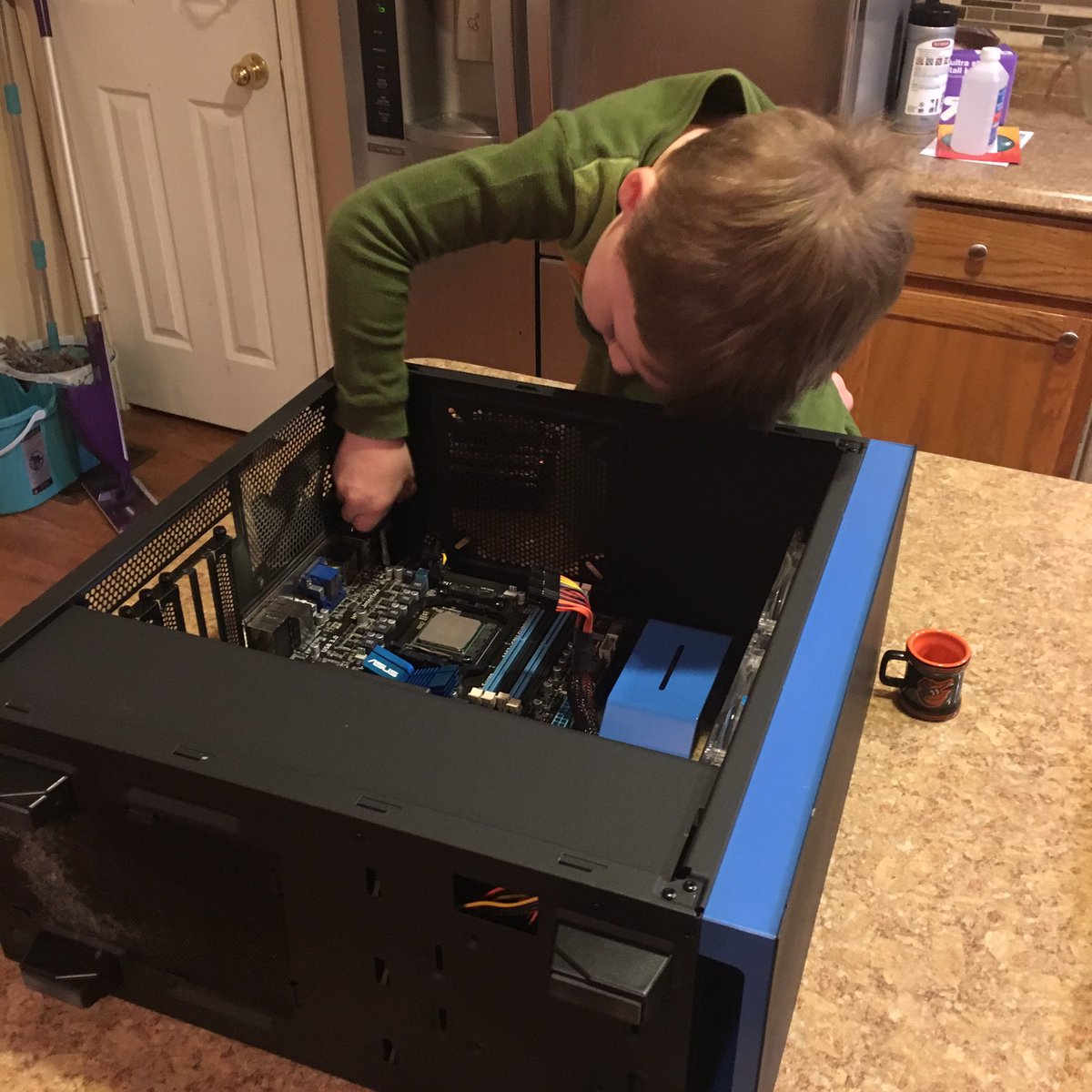 Got the little guy helping with the new build lol he loves taking out the screws 😂 #kidbuild #asusaura970 #amdbuild #SupportSmallStreamers