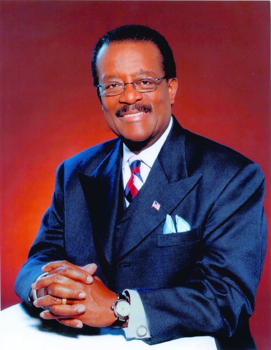 GucciBlackKen's tweet photo. If it doesn't fit you must acquit #Johnnycochran #blakchistorymonth https://t.co/9mcxb6gRYG