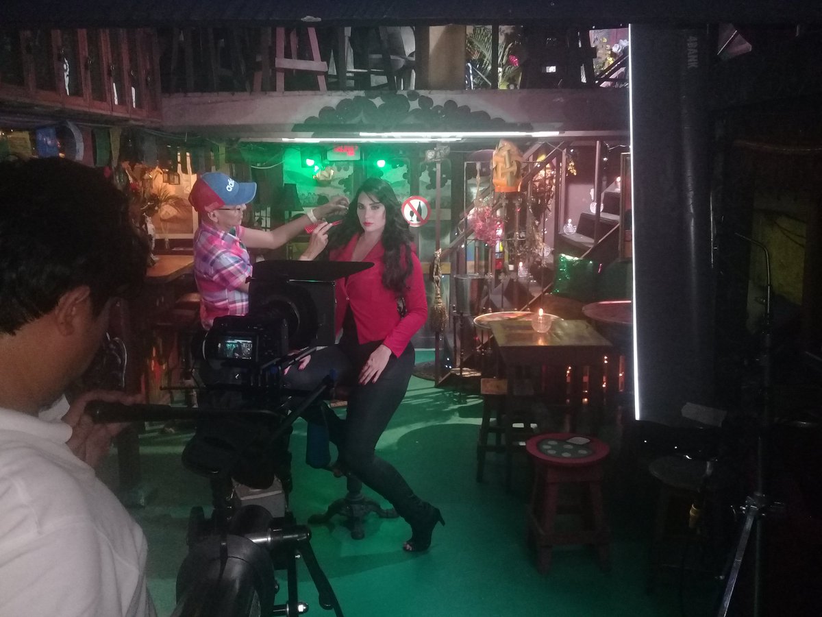 TopMusicEc's tweet photo. Pronto lanzamiento del video oficial de @LaViviParra con #TeJuro 🎼🎶♩ @Parada_Juvenil @nmodelmagazine @DetrasDeDM @quebacanecuador https://t.co/fLCKfbTspk
