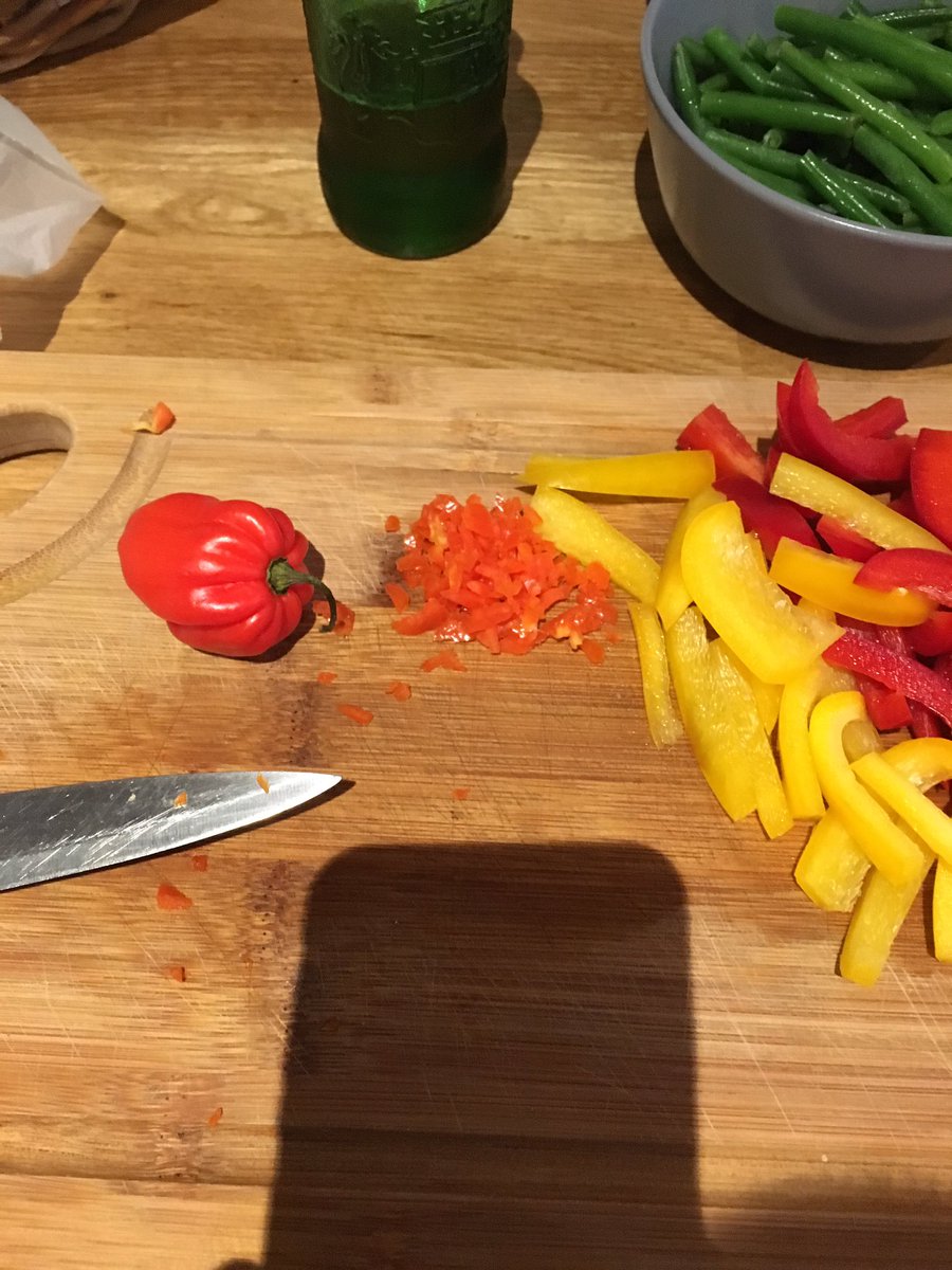 NeilWhitley2's tweet photo. Bit of advice wash your hands before going the toilet if chopping one of these π±π₯π₯#dickonfire https://t.co/klwhIbFy0F